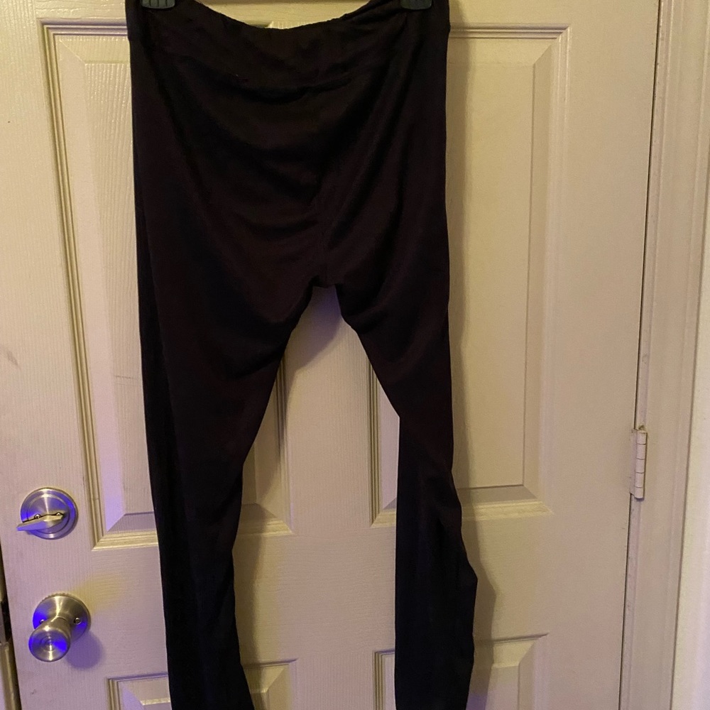 Black yoga pants